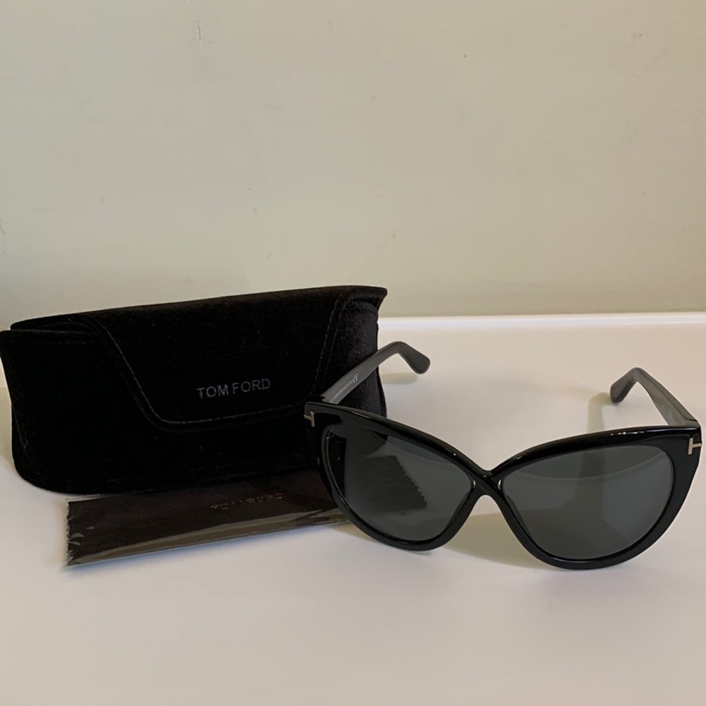 Tom Ford Arabella Women’s Luxury Designer Sunglasses Black/Gray